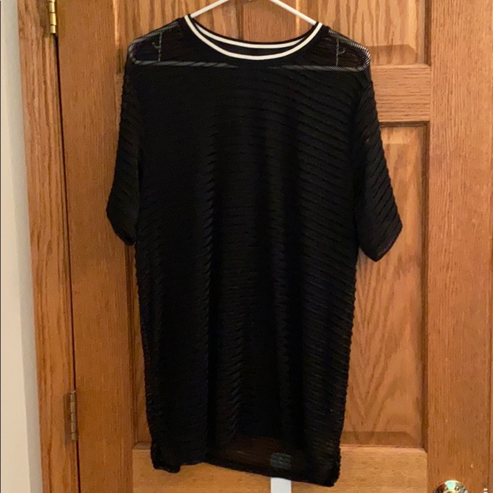 Black sporty tee